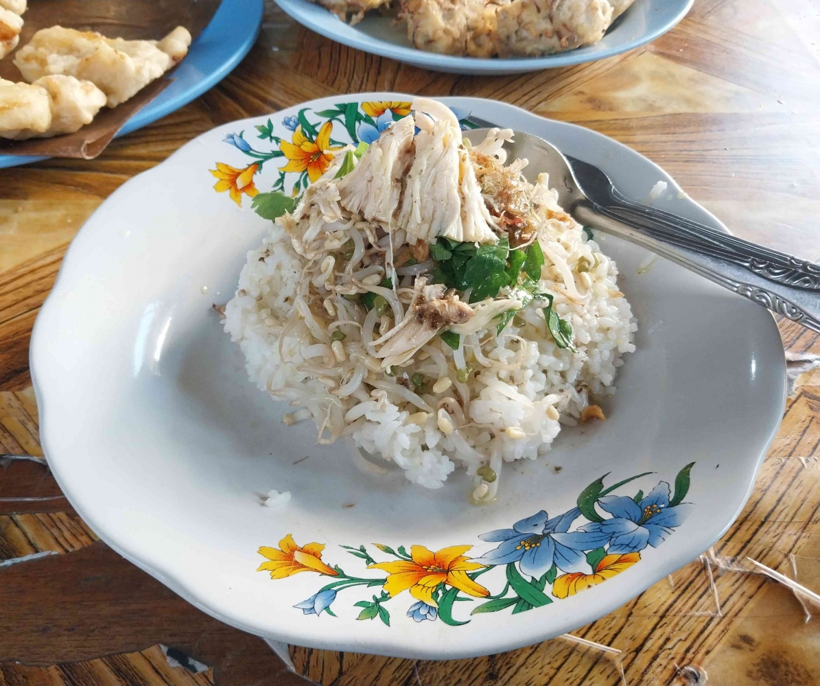 Soto Pitik Bu Yati: A Legendary Flavor That Awakens Your Taste Buds in Cilacap